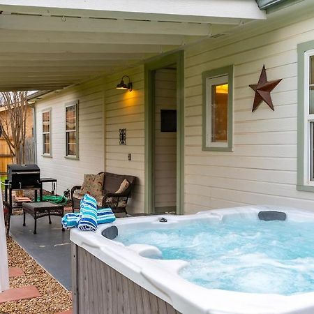 Longhorn Lodge - Fire Pit & Hot Tub Fredericksburg Exterior photo